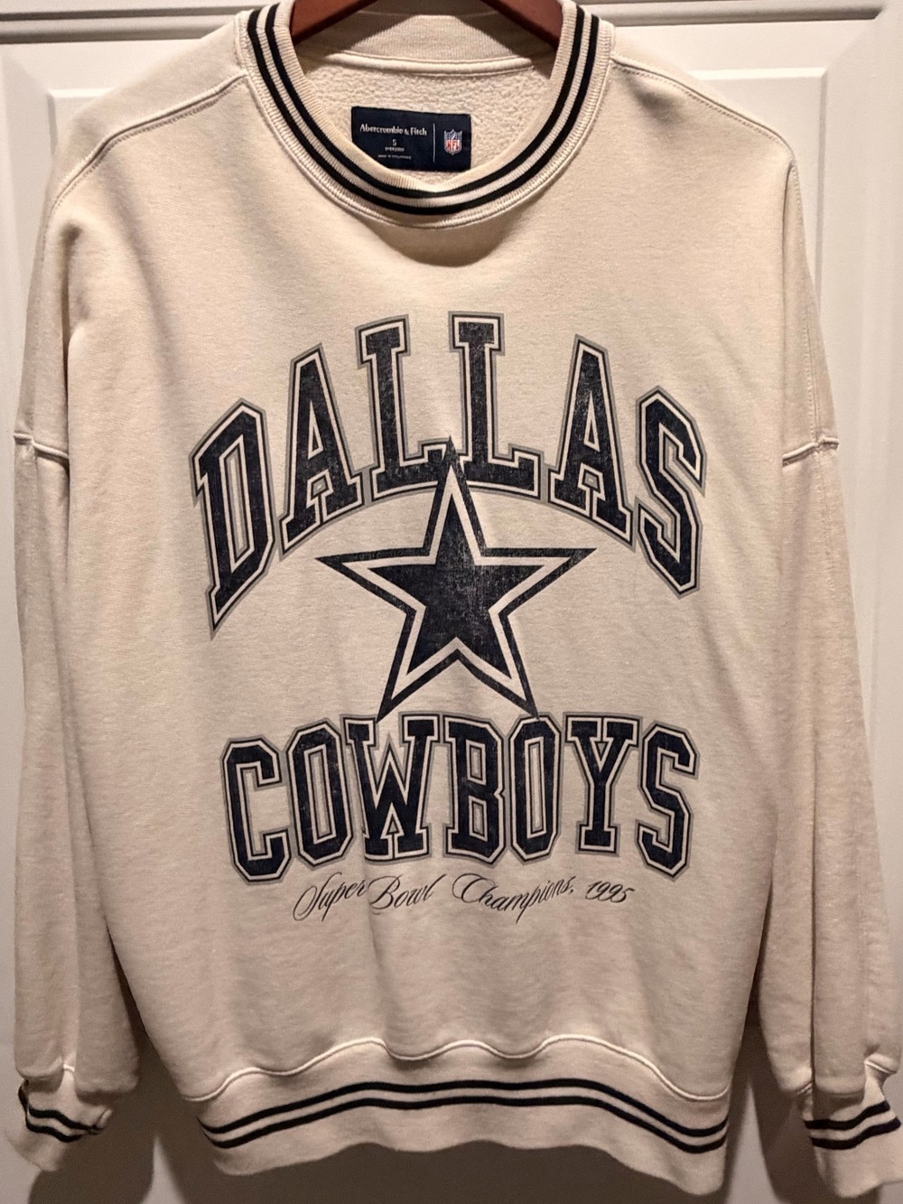 Abercrombie & Fitch Cream Dallas Cowboys Graphic Crewneck